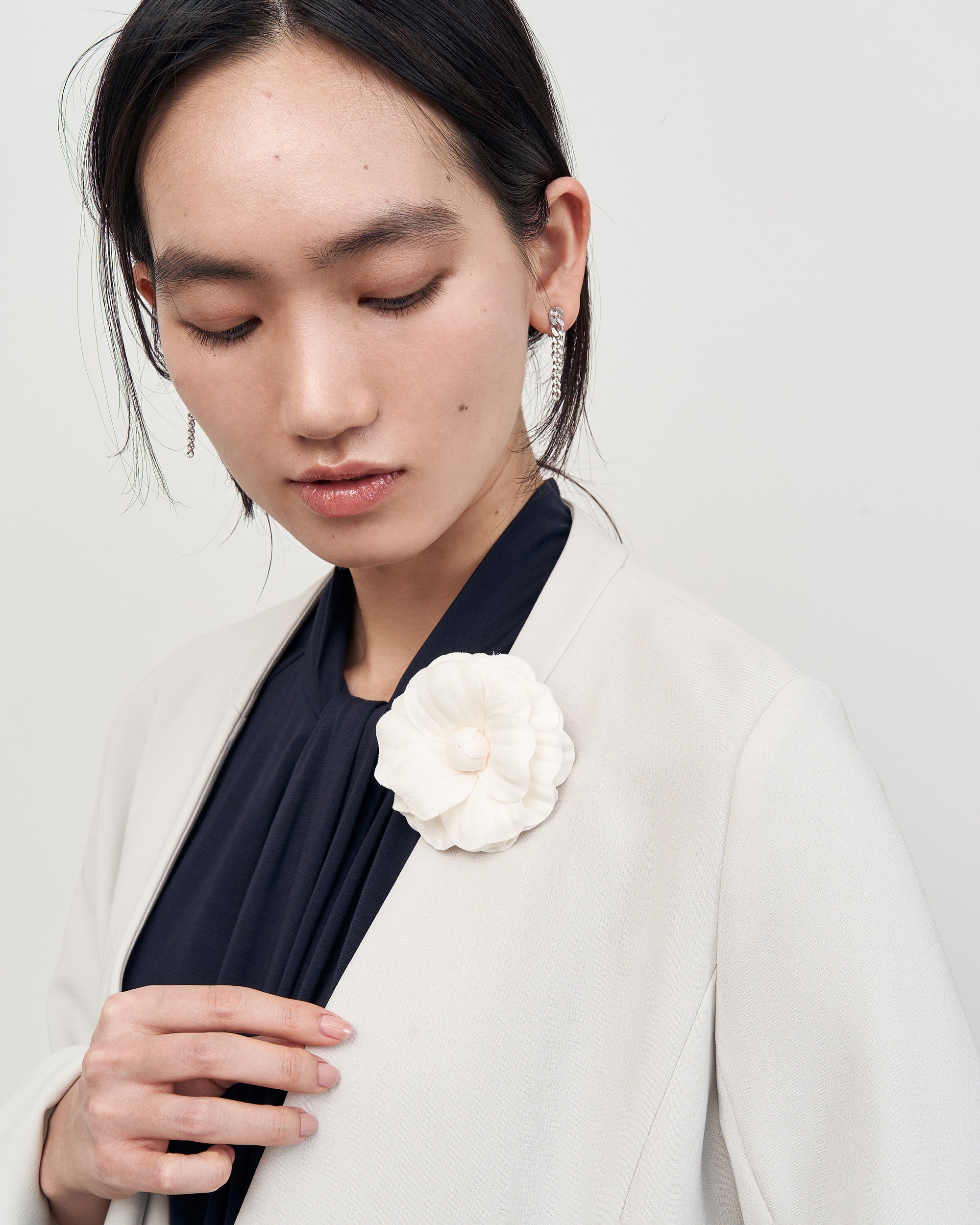 カメリアコサージュ - SOÉJU online store｜上質な大人の女性のための