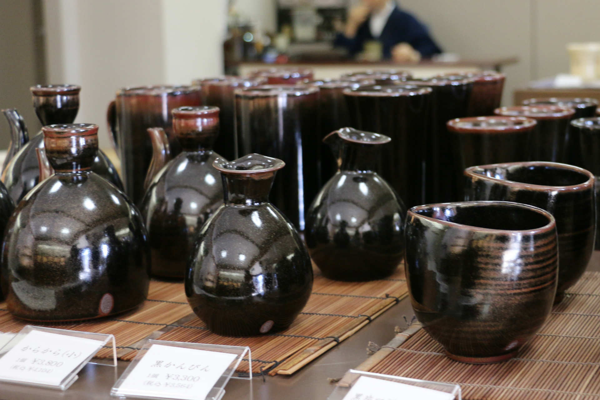 薩摩焼を代表する窯元「沈壽官窯」で手に入れたい白薩摩 | 中川政七