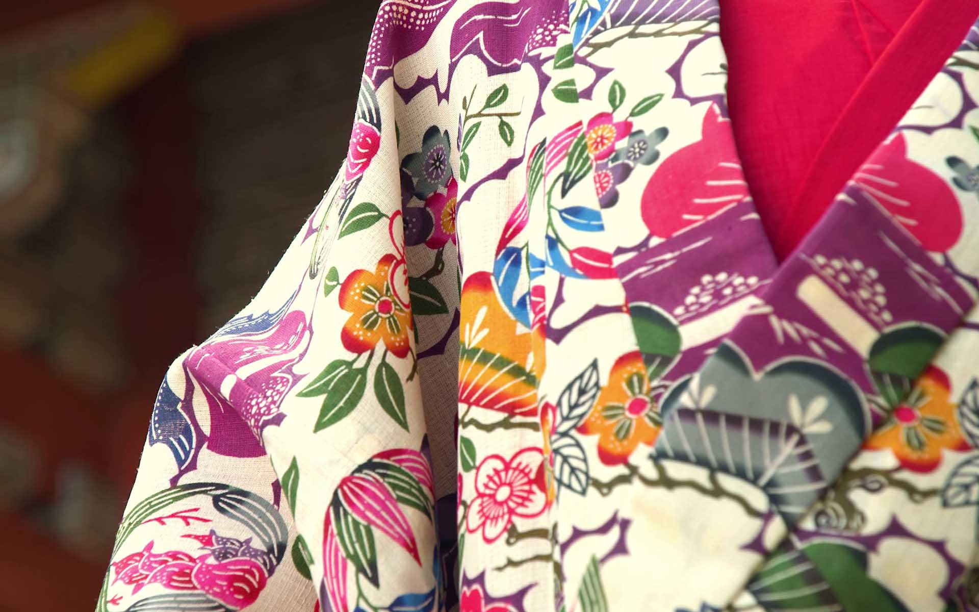 紅型」とは。琉球王朝が育んだ華やかな魅力と歴史 | 中川政七商店の