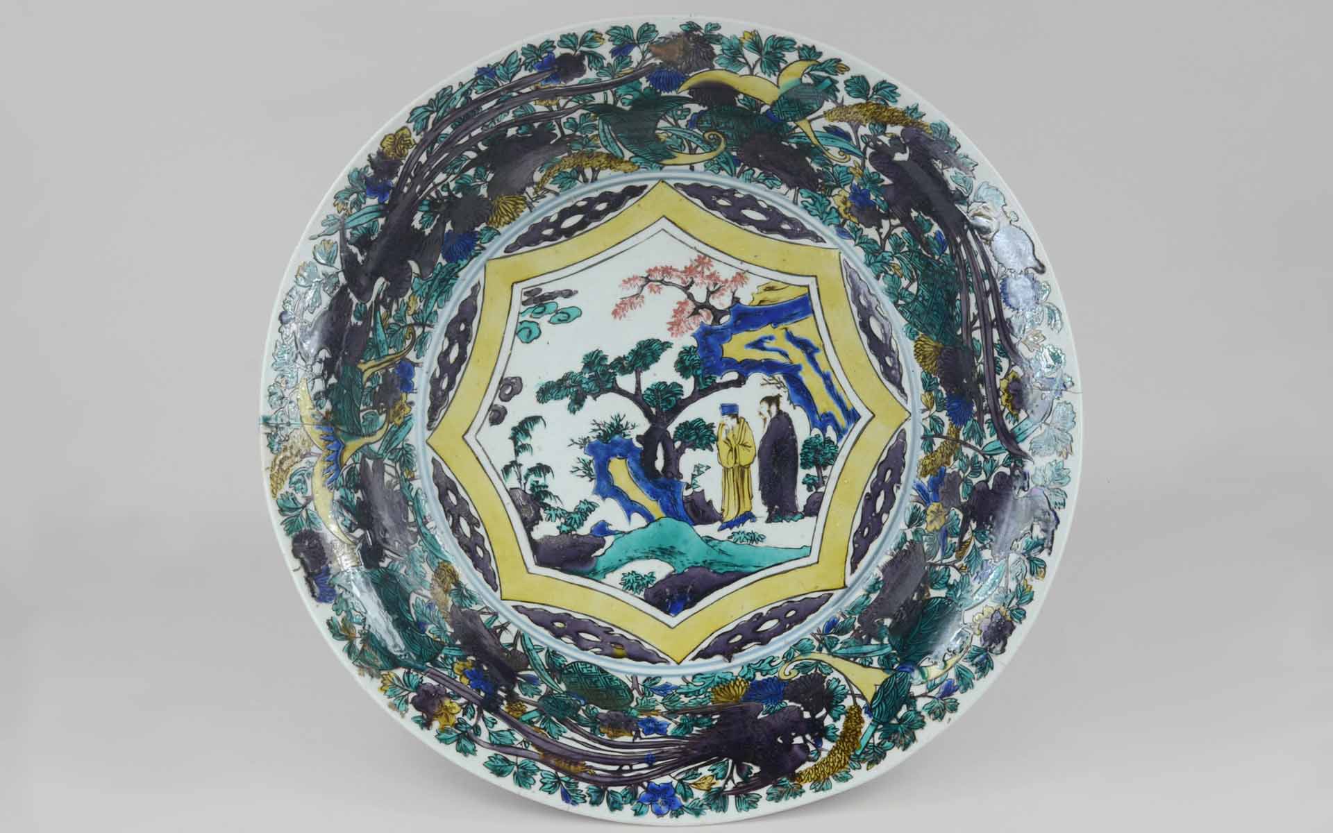 九谷焼とは。豪快な線・鮮やかな「五彩」の特徴とミステリアスな歴史