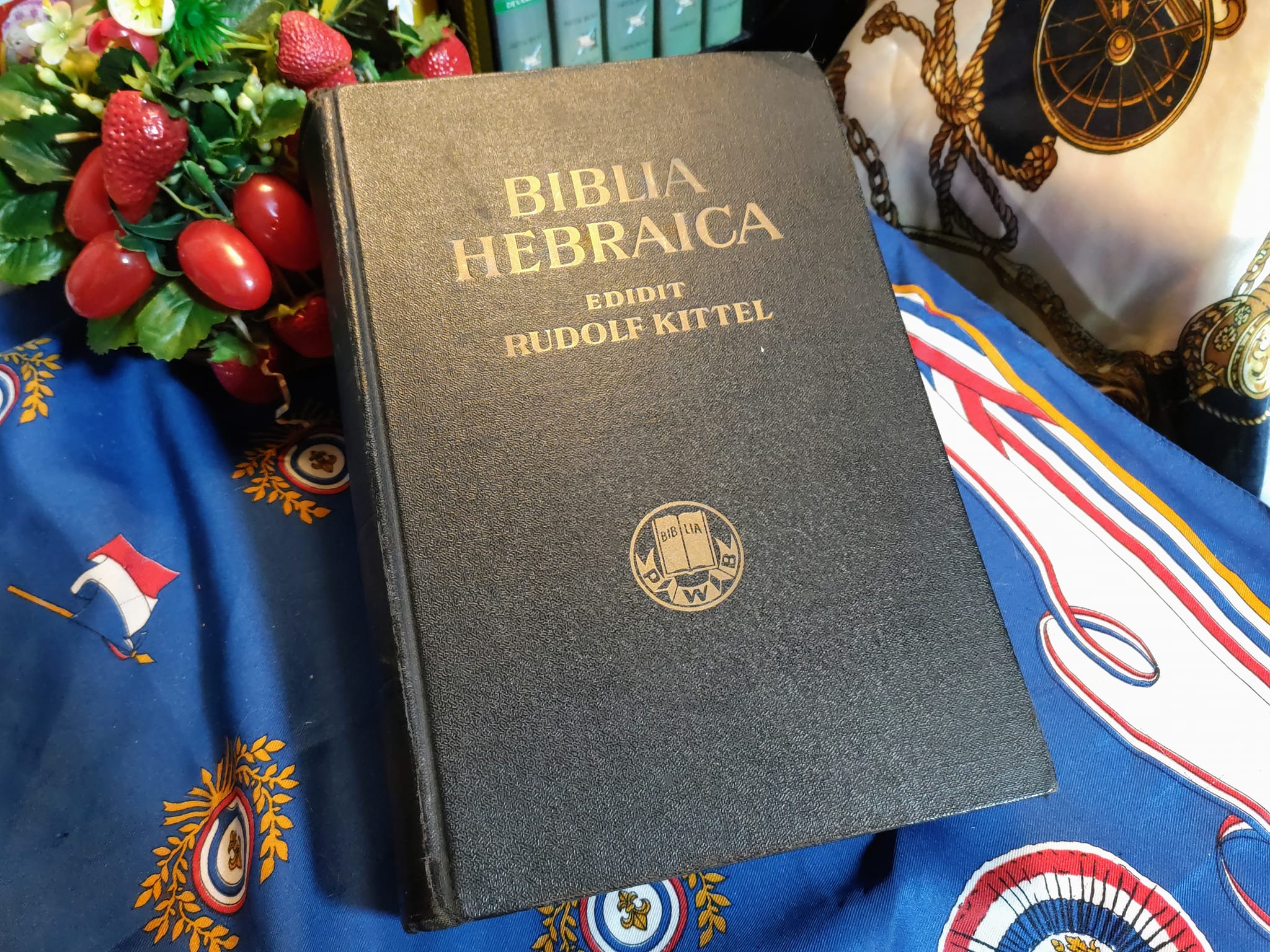 ホテルの図書室からヘブライ語旧約聖書『BIBLIA HEBRAICA』を買いまし