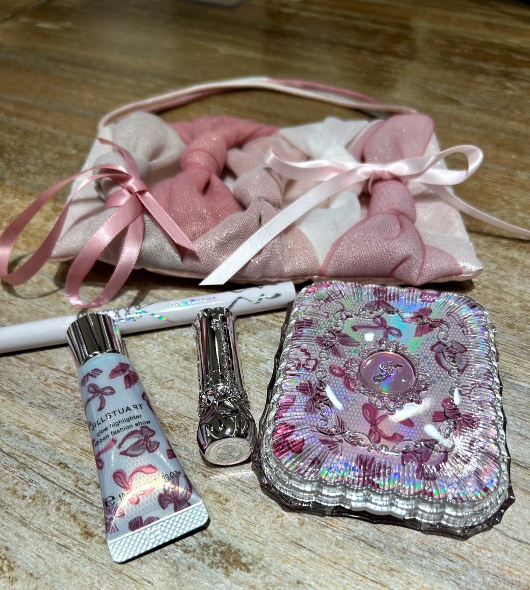 ジルスチュアート2025クリスマスコフレ｜開封レポ | スイッチひとつで