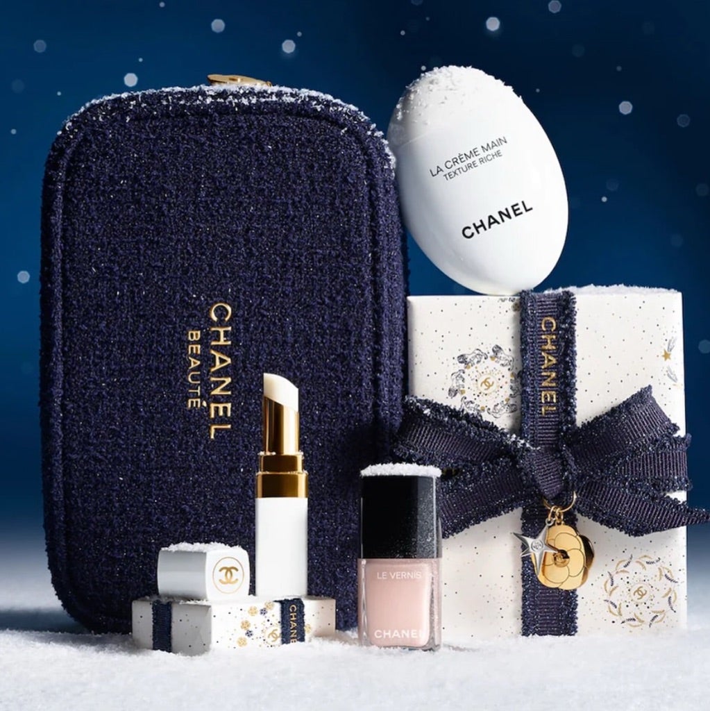 2025公式CHANELシャネルクリスマスコフレポーチ予約♡チャーム付き