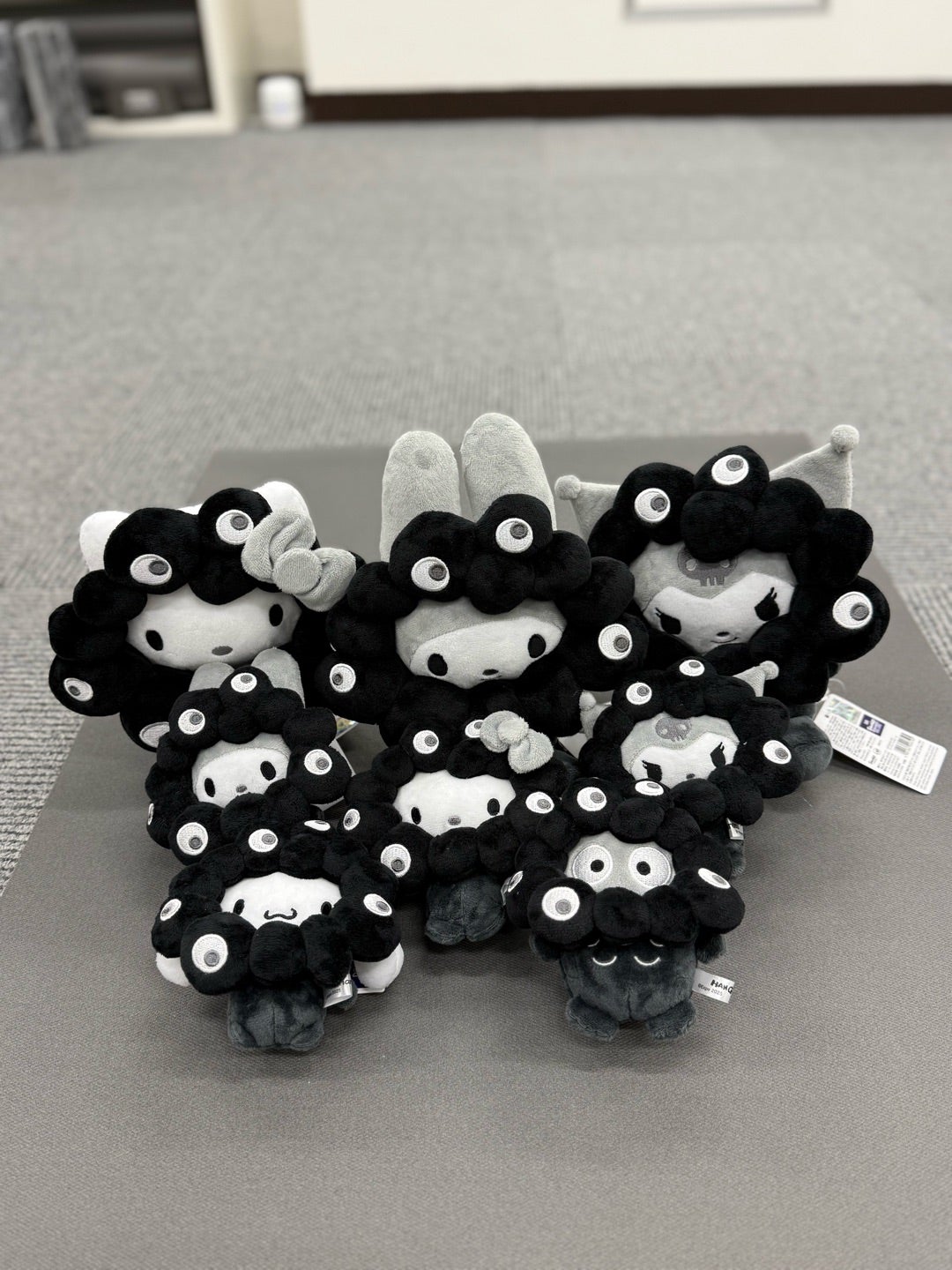 新発売の黒ミャク！ミャクミャクなりきり ぬいぐるみ サンリオ