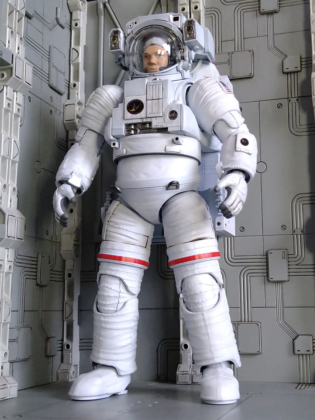 1/10 ISS 船外活動用宇宙服 レビュー（その1） | 逆襲のピーターパン症候群