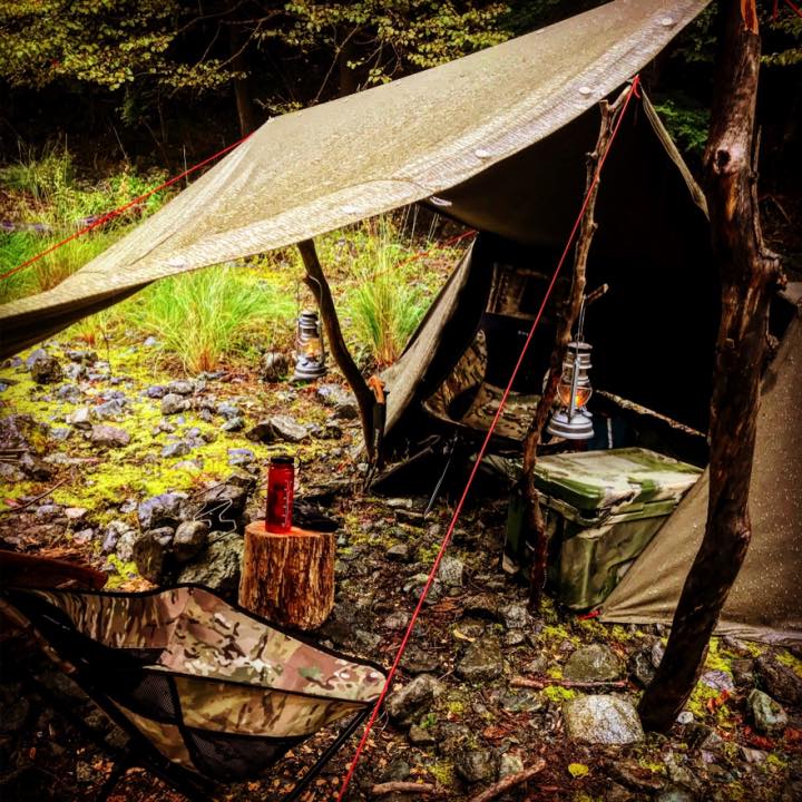 張り方いろいろ！アレンジ次第で自分だけのサイトを構築できる「軍幕