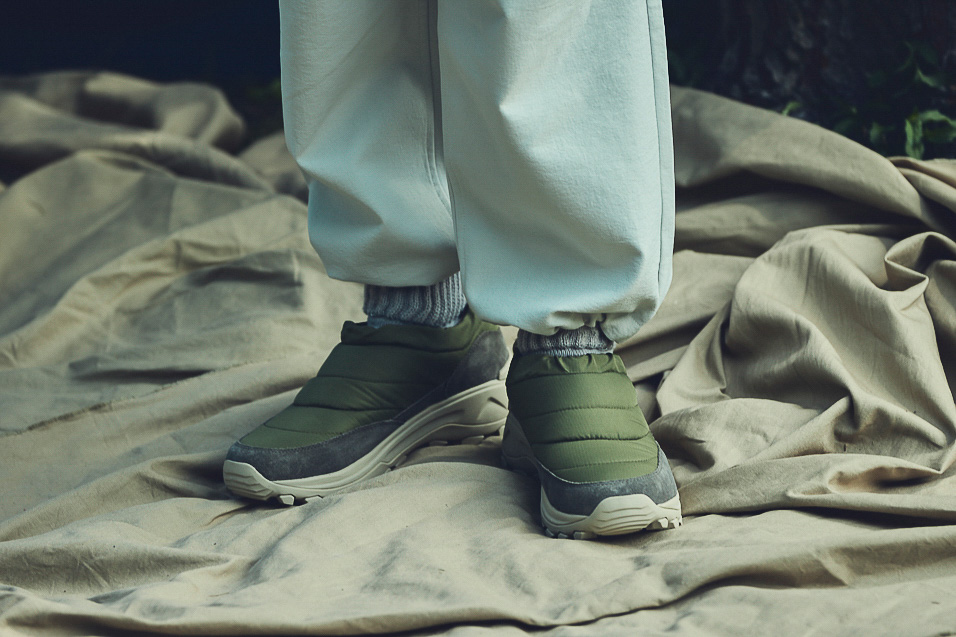 脱ぎ履きしやすく軽くて暖かい！メレルの「WINTER MOC」で冬の足元を