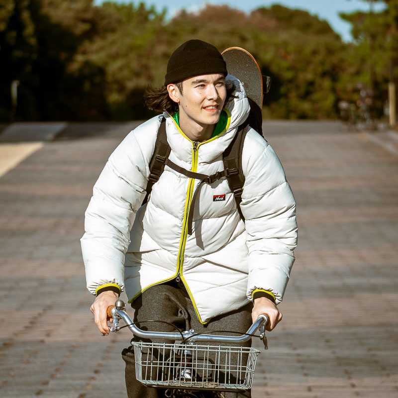 ナンガのダウンジャケットにポップカラーが仲間入り！軽くてしっかり