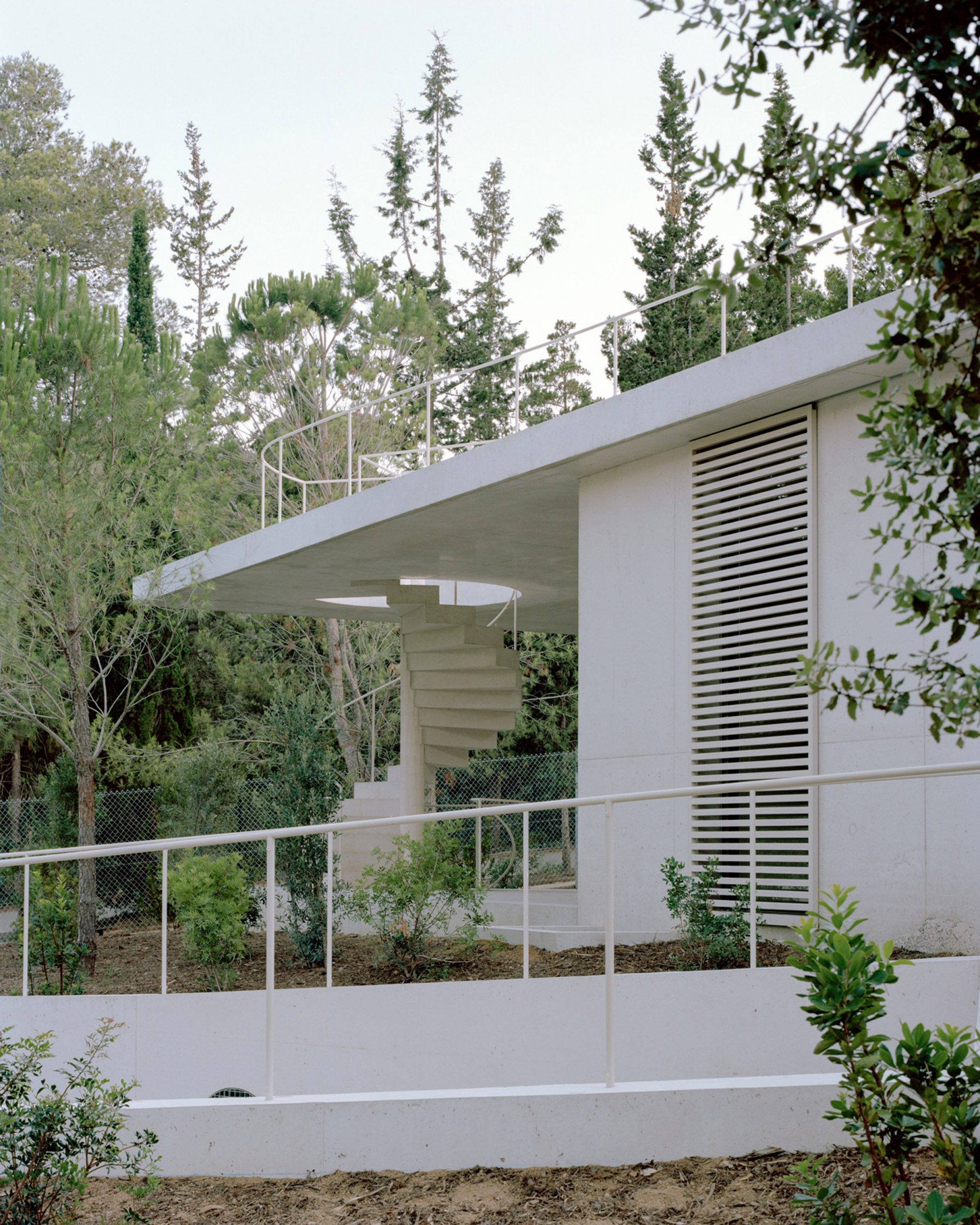 Arquitectura-G organises minimalist Patio House around courtyard