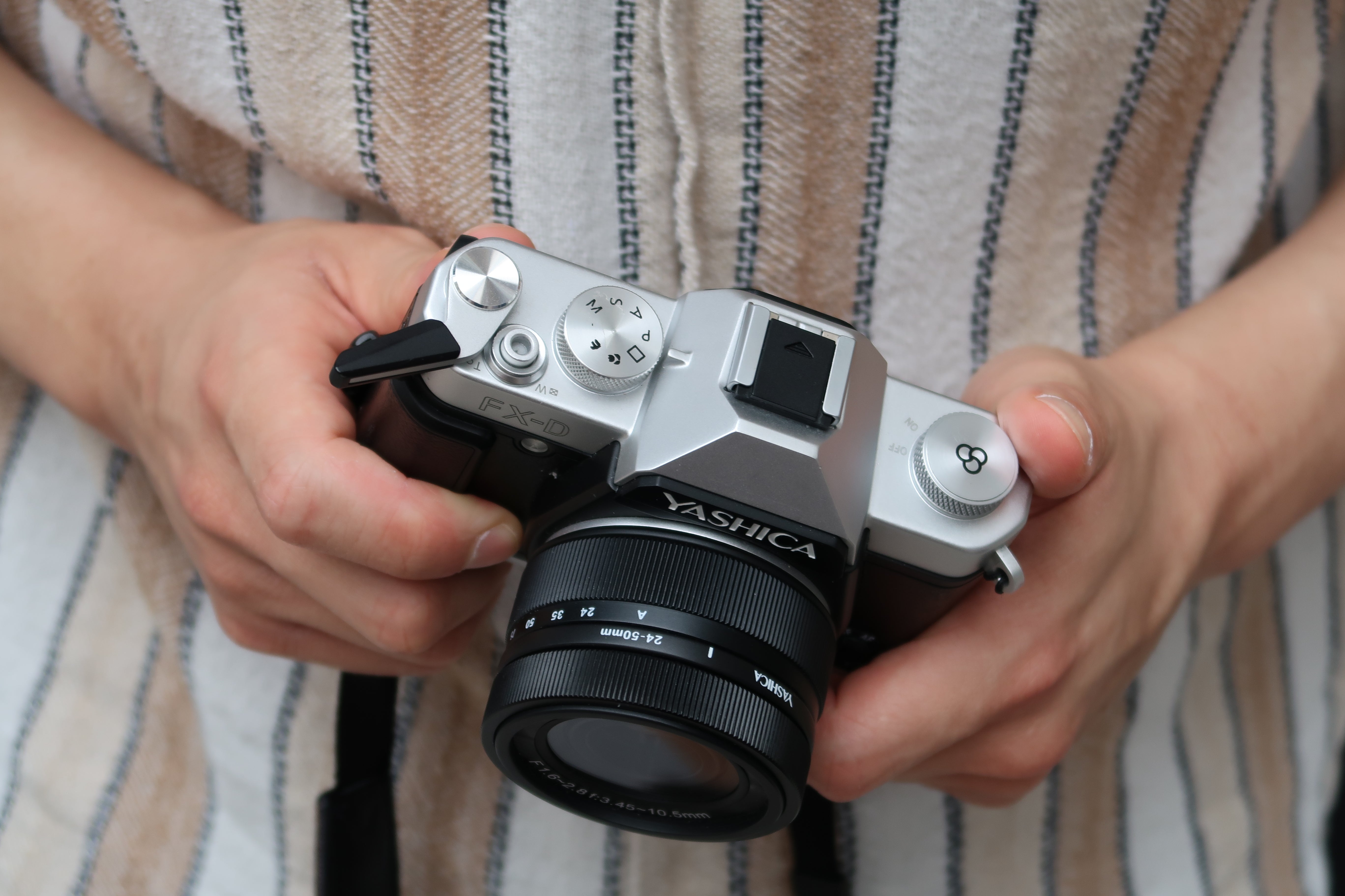 ノスタルジーを写す、新世代デジタルカメラ YASHICA FX-D｜マクアケ