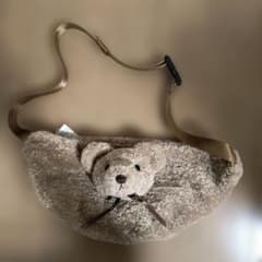 ピンクハウスクマさんブローチ付きボディバッグ ベージュ（新品、未