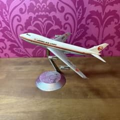 JA8101 JAL 日本航空 飛行機模型 メタル台座付 プルバックおまけ付き