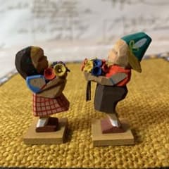 ドイツ製 エルツ山地 ヘルビッヒ工房 木製人形ザイフェン 花を持つ男