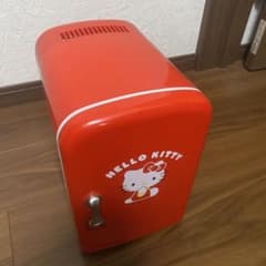 ハローキティ ミニ冷蔵庫 赤 - メルカリ