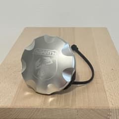 アバルト フューエルキャップ abarth 給油口 500 595 695 - メルカリ