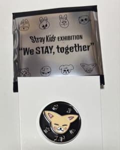 StrayKids EXHIBITION 展覧会 ランダムピンバッチ foxny - メルカリ