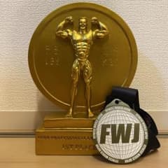 FWJフィジーク優勝 トロフィー、メダルセット 1位 - メルカリ