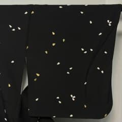 D218 桜 花弁 黒地 正絹 着物 袷 極美品 - メルカリ