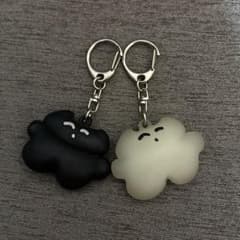 カネコアヤノ 蓄光キーホルダー2個セット - メルカリ
