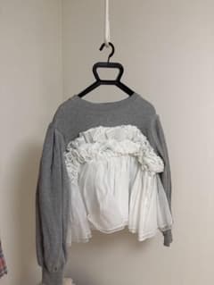 Bibby 裾フリルトレーナー - メルカリ