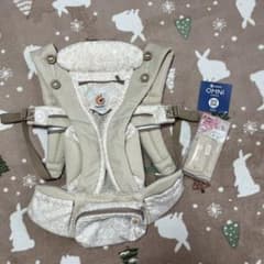 ergobaby 花柄抱っこ紐 ベージュ OMNIカードとよだれパッド付き - メルカリ