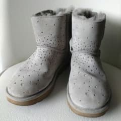 UGG ムートンブーツ グレー 星型穴あきデザイン - メルカリ
