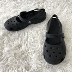美品✨ crocs クロックス シャイナ ブラック バックストラップ W7 廃盤