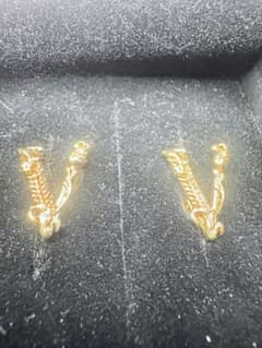 定価35000 使用2回のみ 極美品！！！ ヴェルサーチ v字ピアス(両耳用