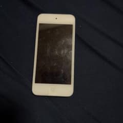 iPod touch 第5世代 32G iPodtouch 第4世代 32G - メルカリ