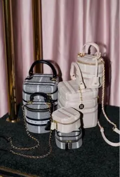 2026年最新】hlt jacquard vanity bag silverの人気アイテム - メルカリ