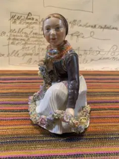 ロイヤルコペンハーゲン アンティーク レア民族衣装シリーズの女の子