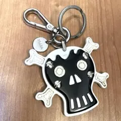 2026年最新】プラダ スカル キーホルダーの人気アイテム - メルカリ