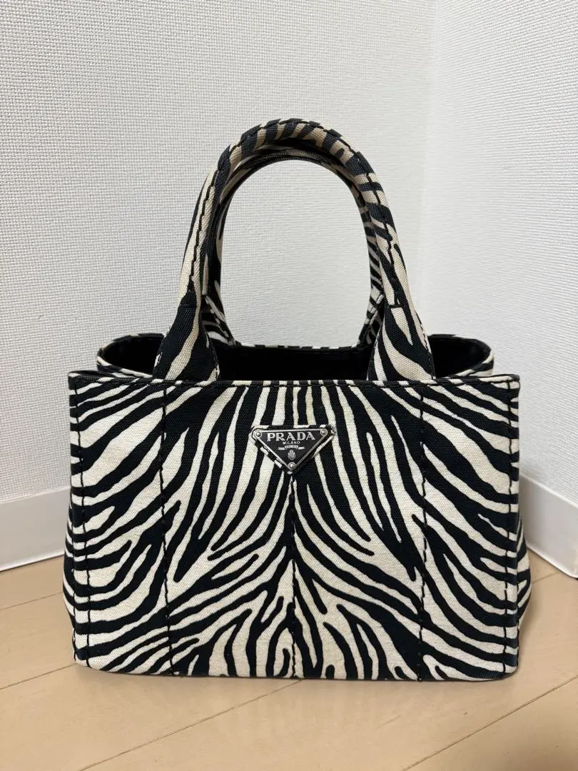 2026年最新】プラダ カナパ ゼブラの人気アイテム - メルカリ