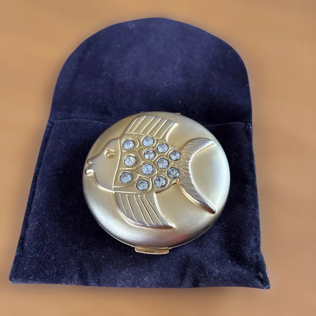 2026年最新】エスティローダーメタルコンパクトの人気アイテム - メルカリ