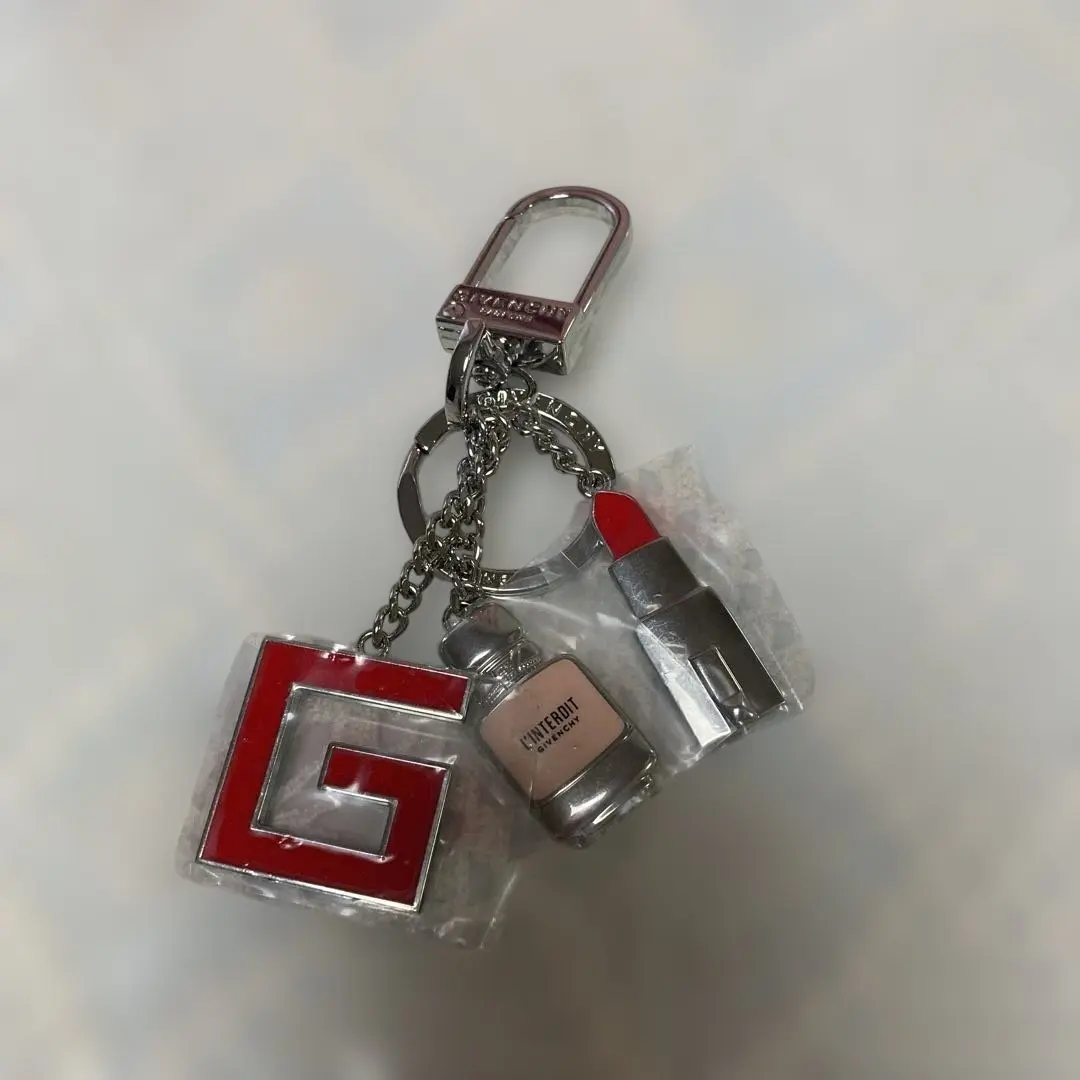 2026年最新】givenchy ノベルティ キーホルダーの人気アイテム - メルカリ