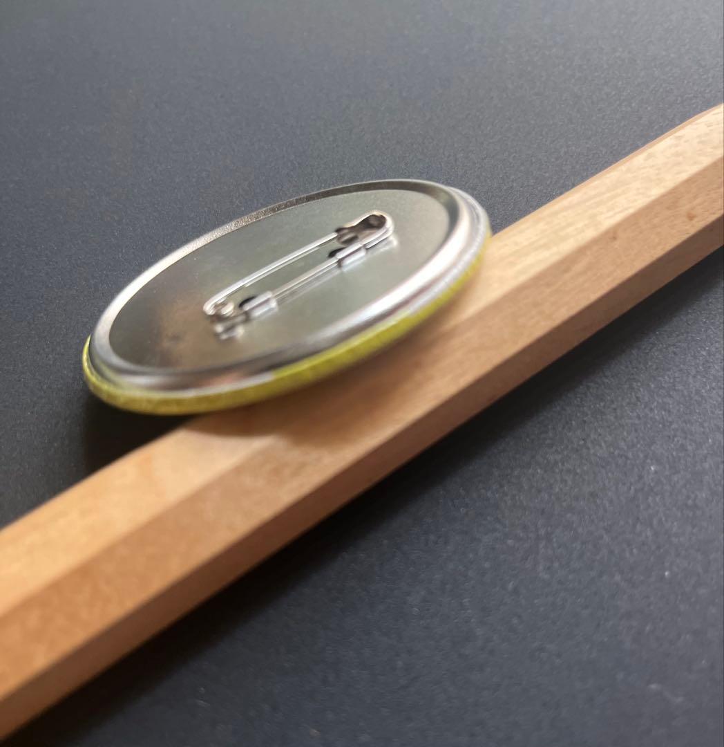 ハンドメイド カリスマックス 缶バッジ 風【ピンク】 - メルカリ