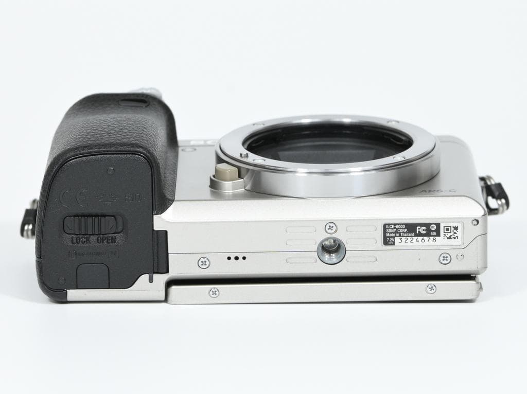 【美品】 ソニー α6000 ILCE-6000 レンズセット《SC数5220》