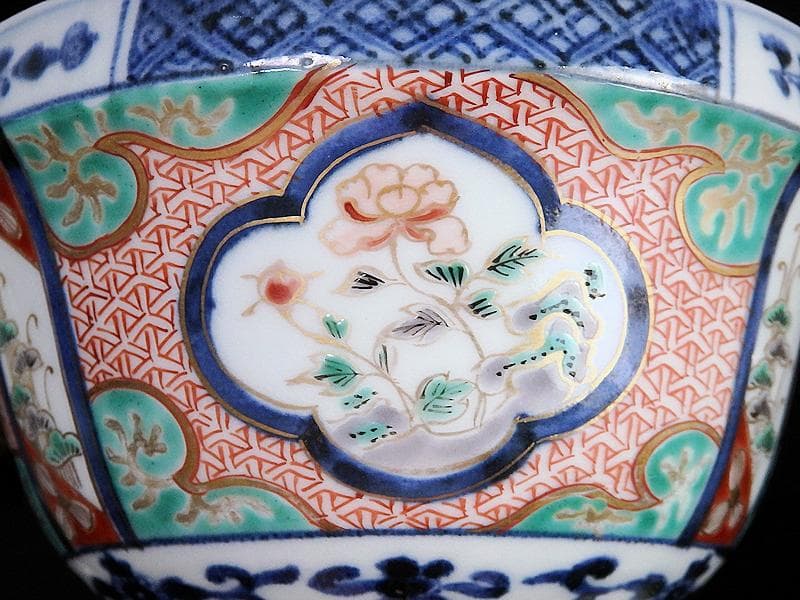 大聖寺伊万里 牡丹に毘沙門亀甲の図 大振蓋茶碗 大振蓋向