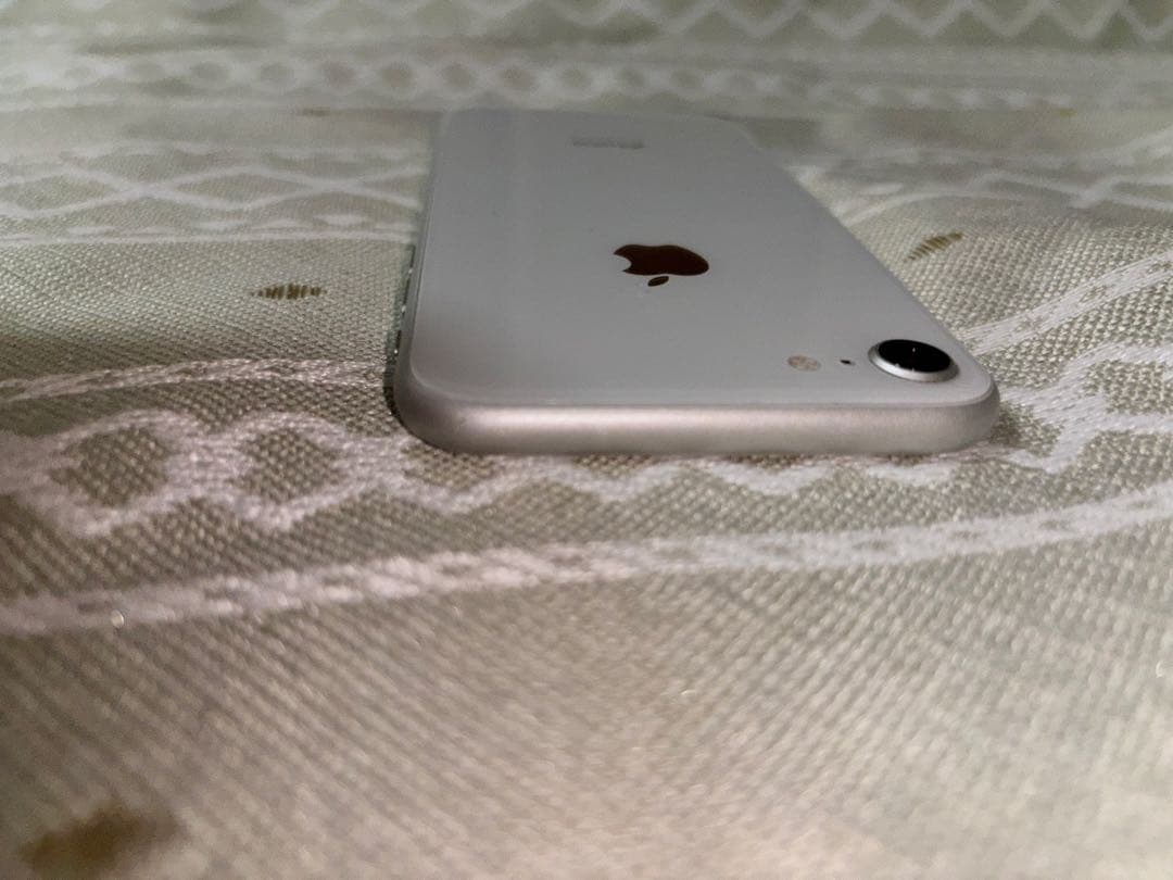 美品 ホワイト iPhone 8 動作OK | 激安通販のイーサプライ