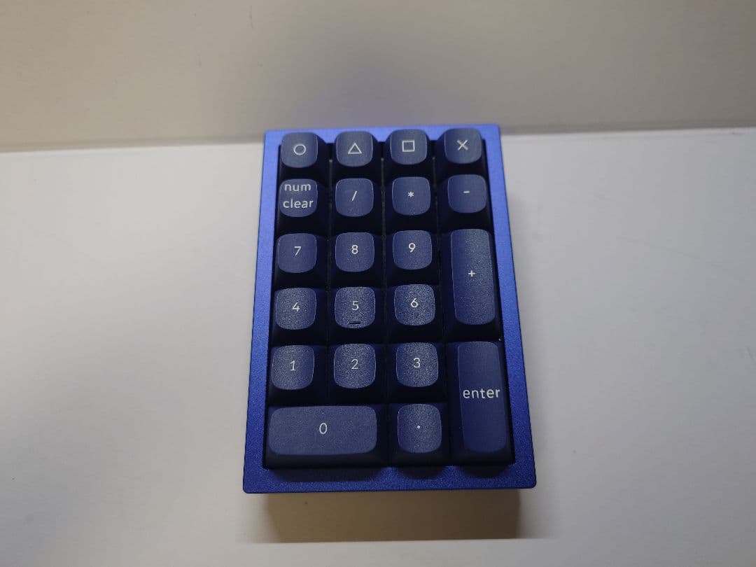 keychron Q0 テンキー　有線　赤軸　箱付き　メルカリ最安 keychron Q0 有線テンキー メルカリ最安 美品 赤軸 - メルカリ