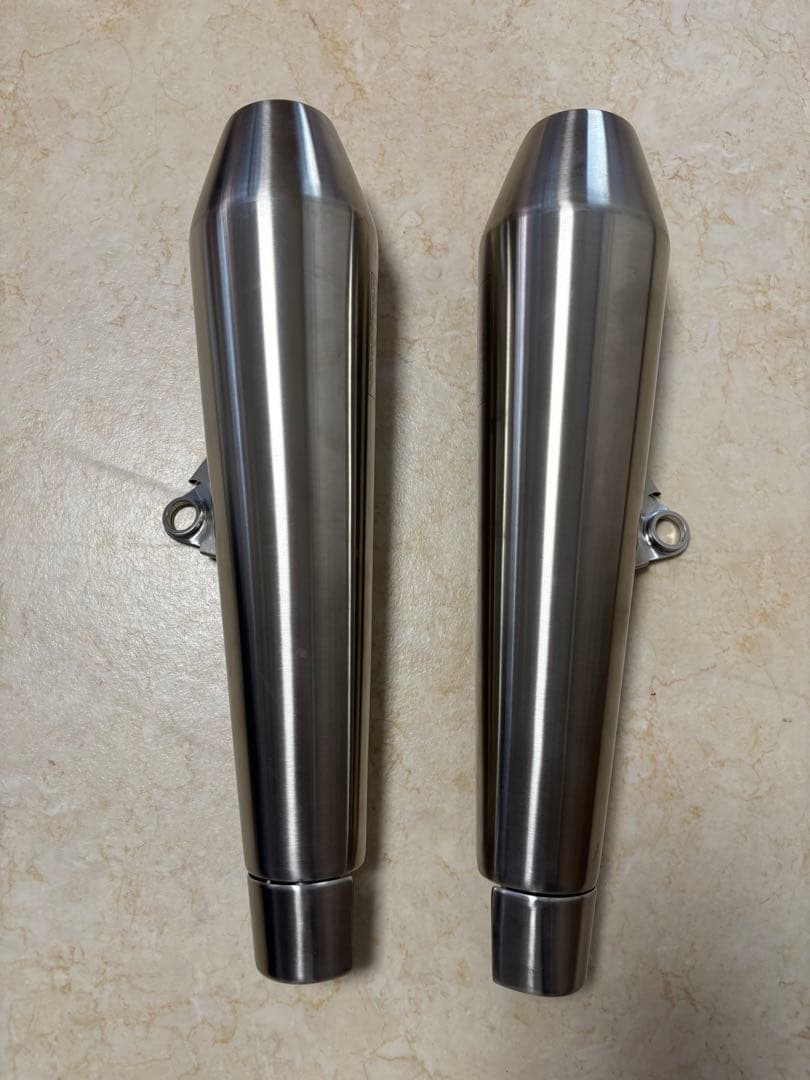 トライアンフ スラクストン 1200r 純正マフラー 新車外し デッド