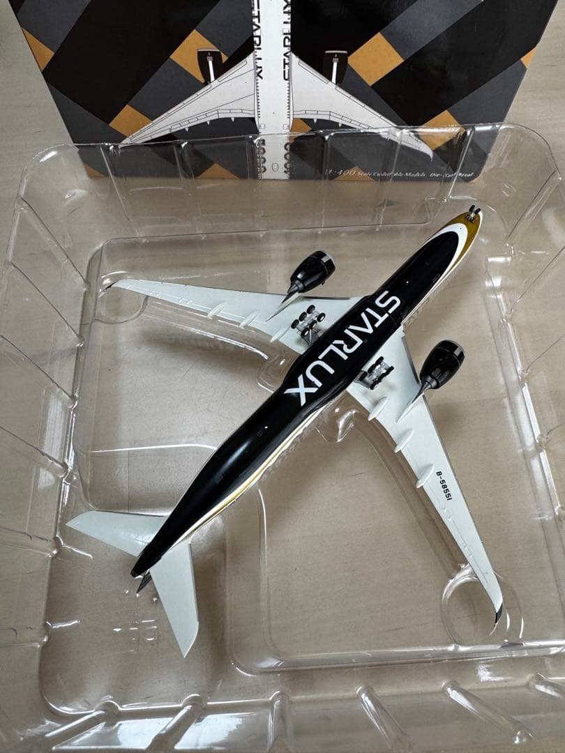 スターラックス航空 A350-1000カーボン塗装 1/400 - メルカリ