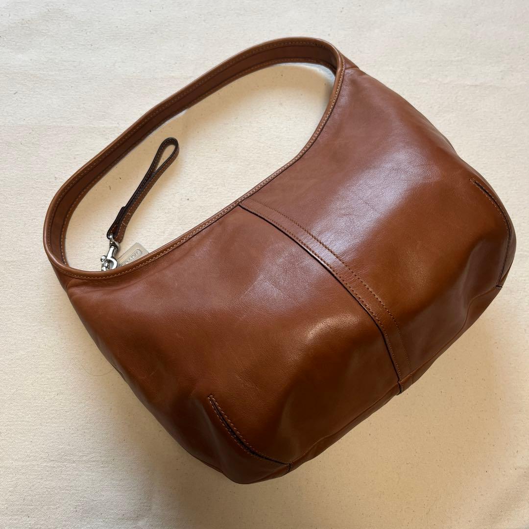 美品】コーチ ワンショルダー エルゴ ホーボー ハーフムーン レザー