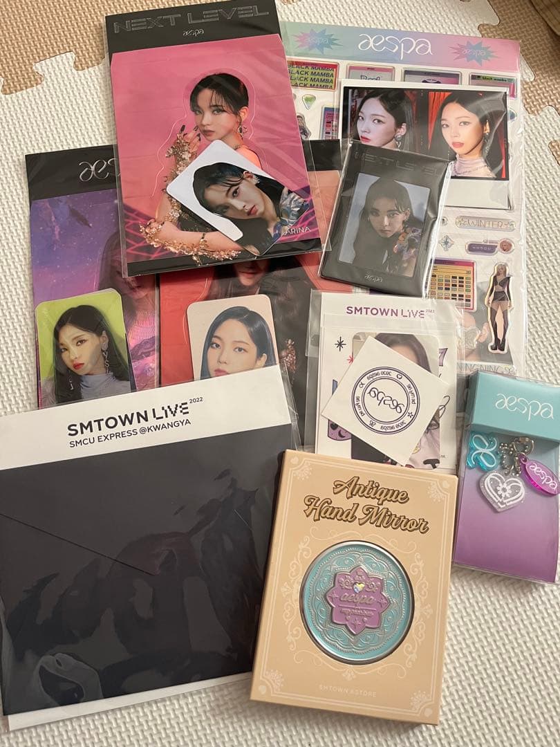 aespa　カリナ　トレカ　ホログラム　ミラー　アクリルキーリング　ARチケット Aespa Karina Trainer Holographic Cards – Kholographic