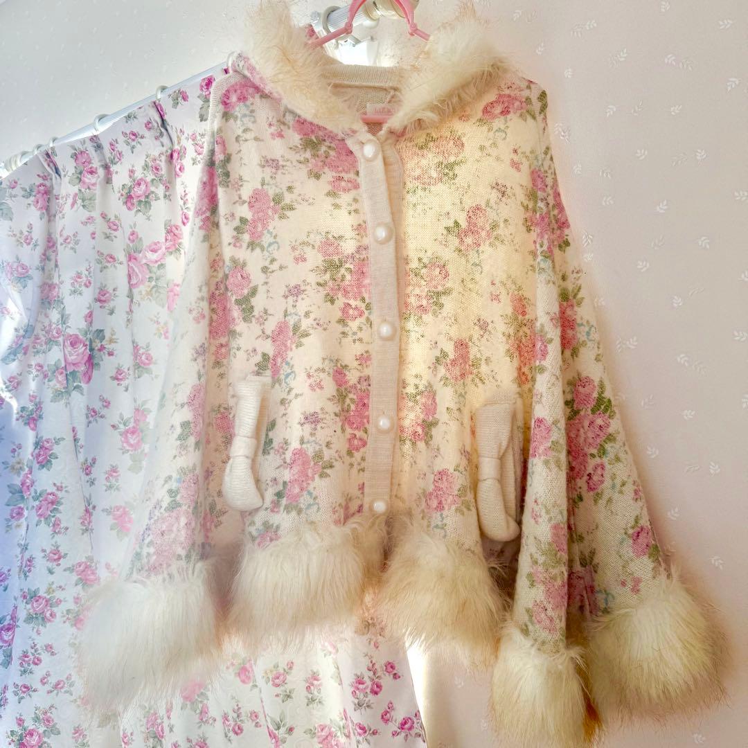 希少 LIZ LISA 花柄ファーポンチョ - メルカリ