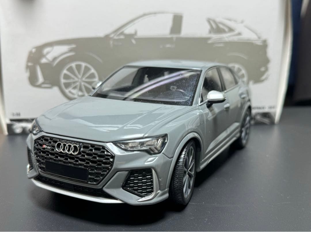 再値下ミニチャンプス 1/18アウディ RS Q3 スポーツバック グレー