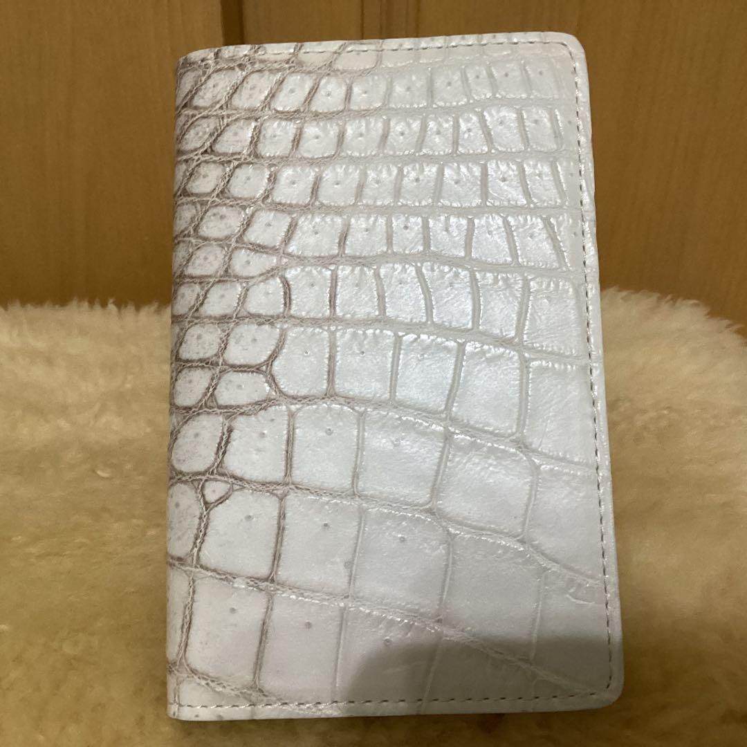 本物のワニ革パスポートカバーヒマラヤンホワイト 希少品 ヒマラヤホワイト クロコダイル ワニ革本物 レディースバッグ