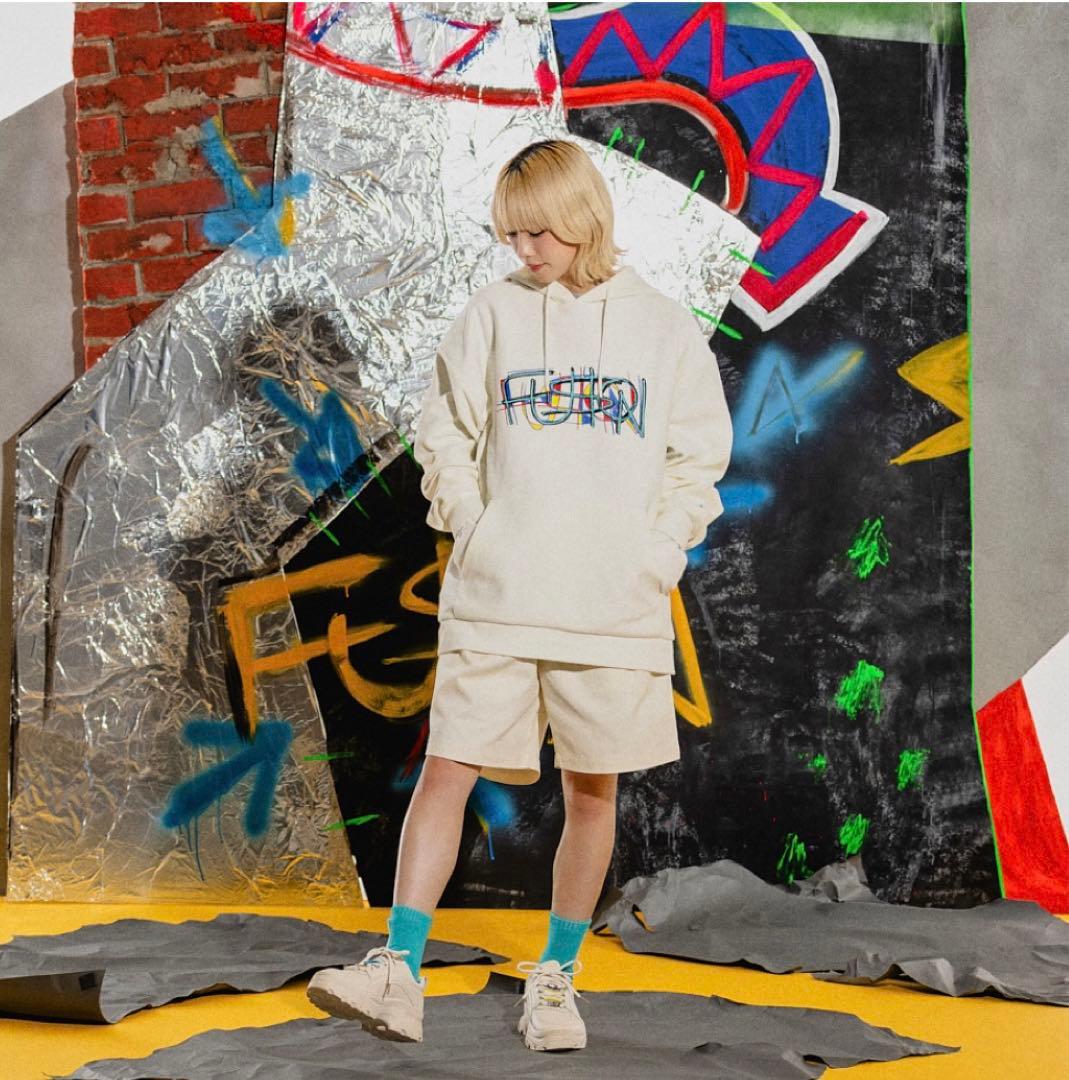 vaundyツアーグッズ新品未使用白パーカーMサイズFUSION - メルカリ