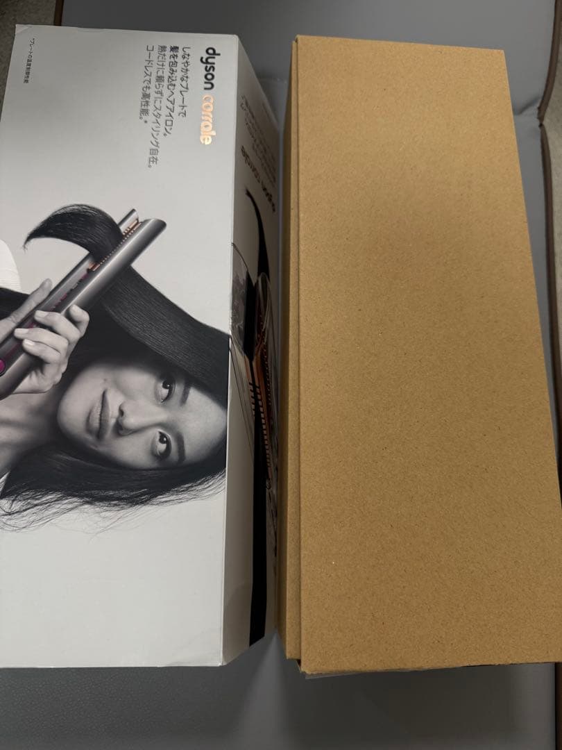 ダイソン HS03 Corrale コードレスヘアアイロン Dyson Corrale™ レッド／ブライトニッケル 収納ボックス付き (HS03 RBN