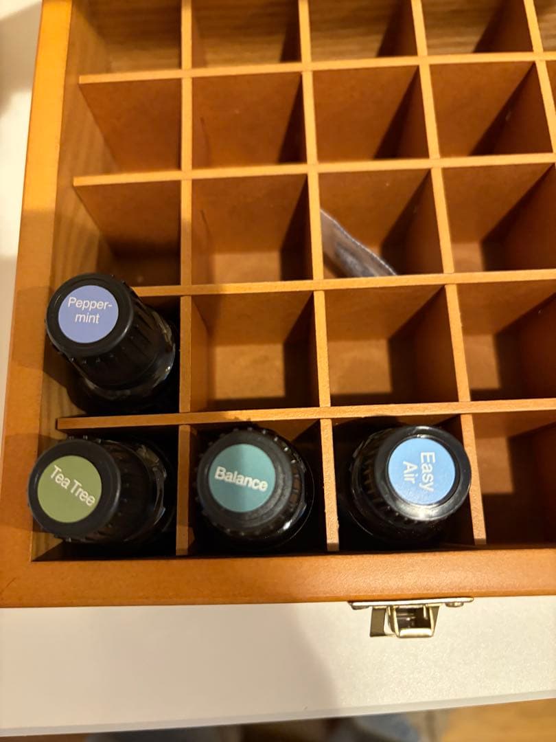 doTERRA エッセンシャルオイル収納ボックス - メルカリ